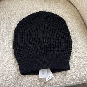 Aritzia Main Character Black Beanie